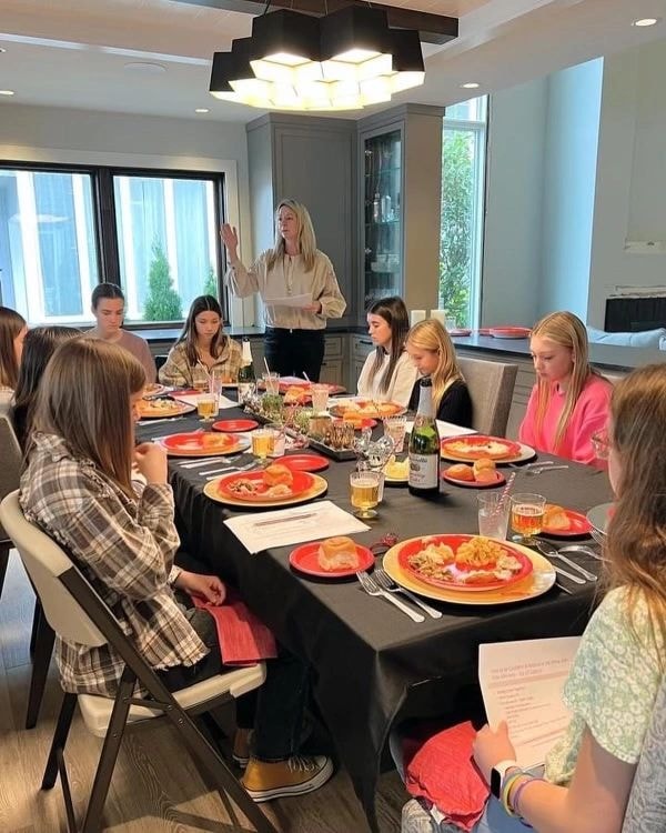 Group learning etiquette at a dining table